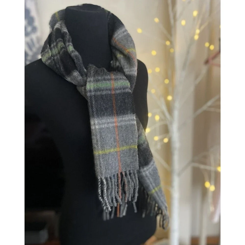John Hanly Ireland 100% Lambswool Plaid Scarf Gray Fringe